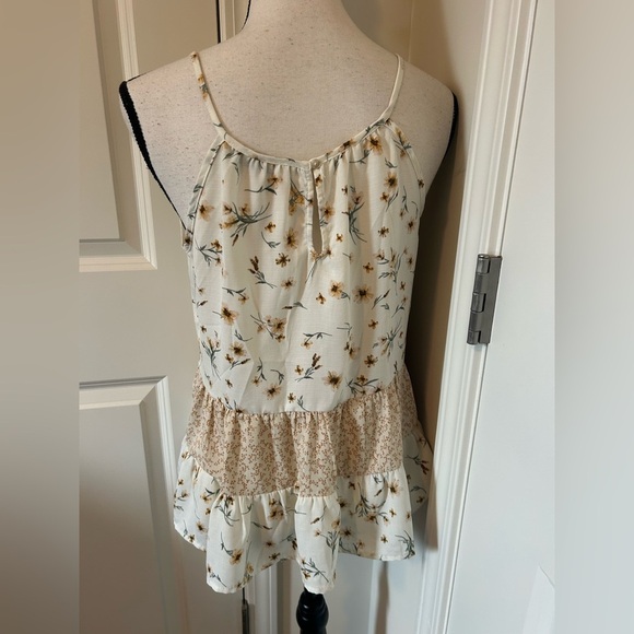 Paper crane floral daisy white tank top - Picture 3 of 4